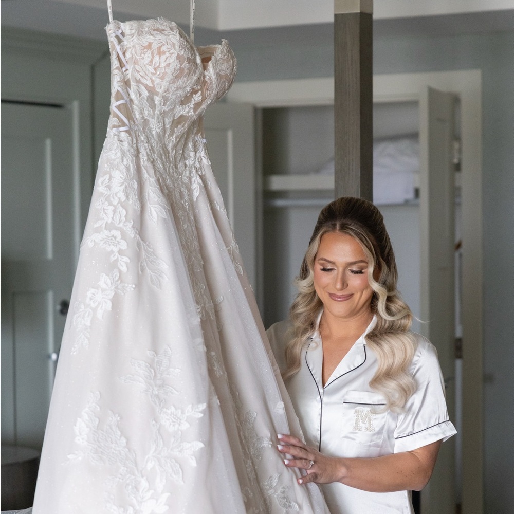 Maggie Sottero Cream Lace Wedding Dress - Picture 2 of 5